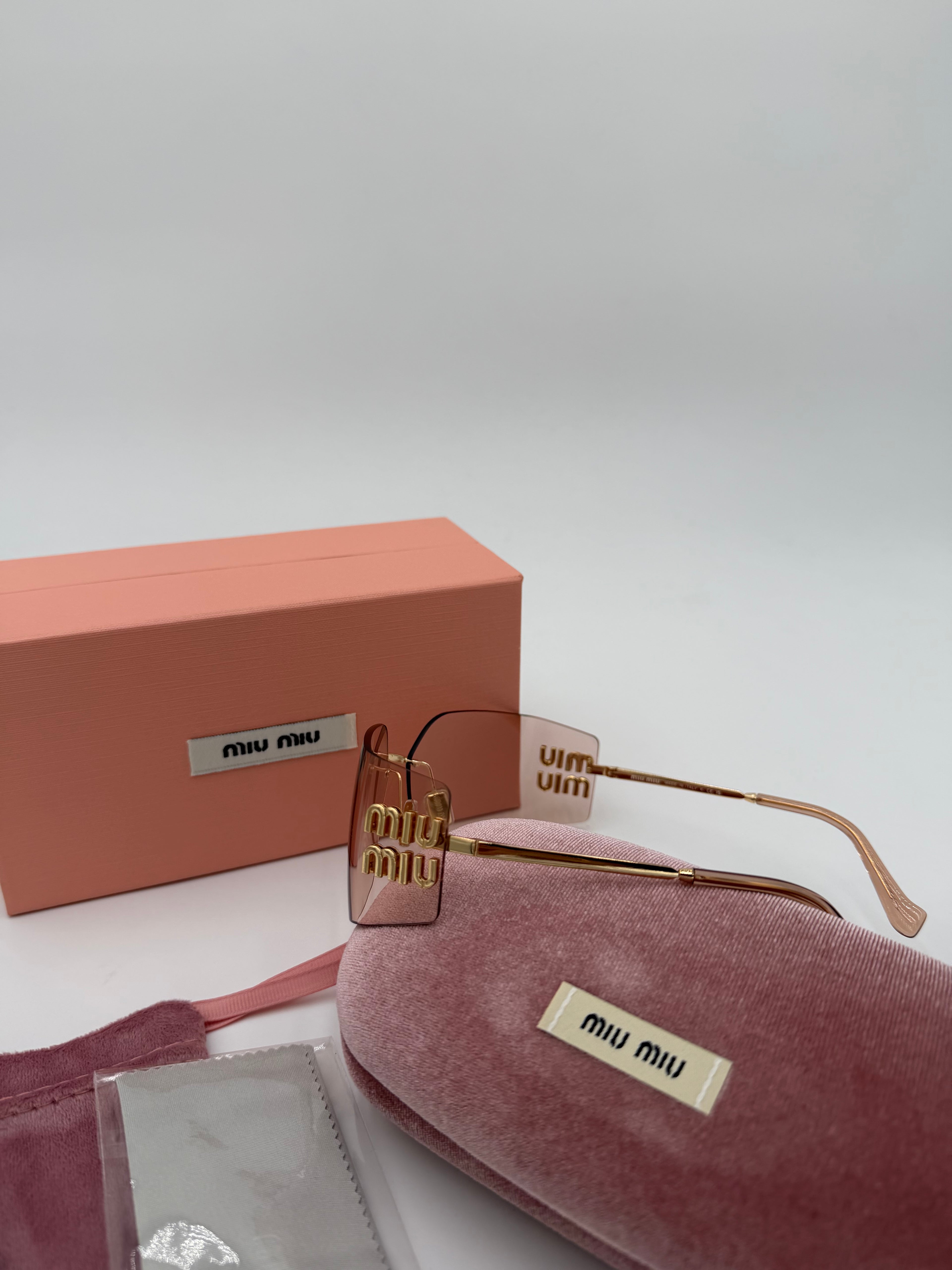 Occhiali miu rosa chiaro
